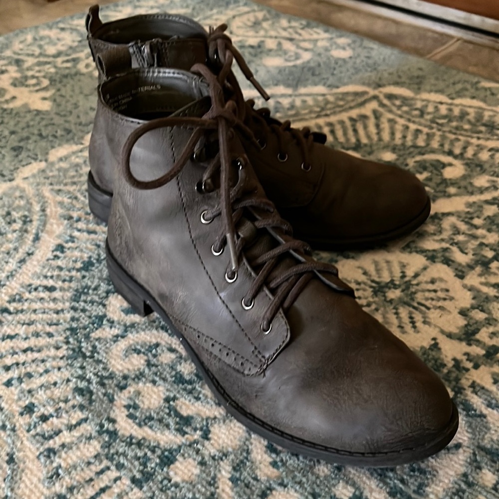 Cliffs by White Mountain Boot